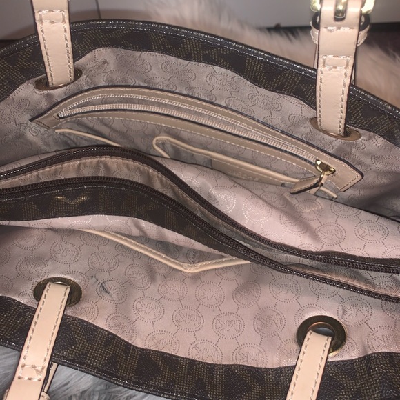 Michael Kors Tote Bag - Picture 2 of 3